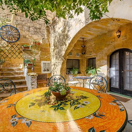 Apartment Studio In A Traditional Country With Courtyard *