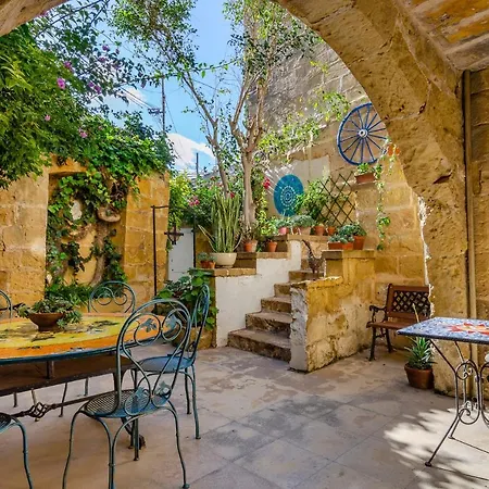 Apartment Studio In A Traditional Country With Courtyard