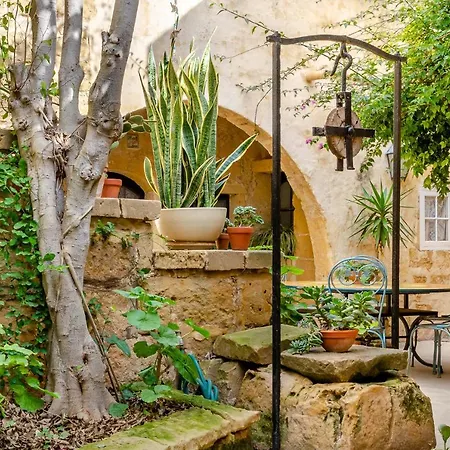 아파트 Studio In A Traditional Country With Courtyard