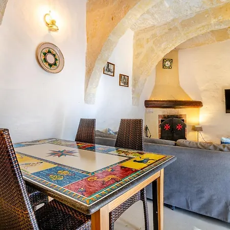 Studio In A Traditional Country With Courtyard 아파트 *